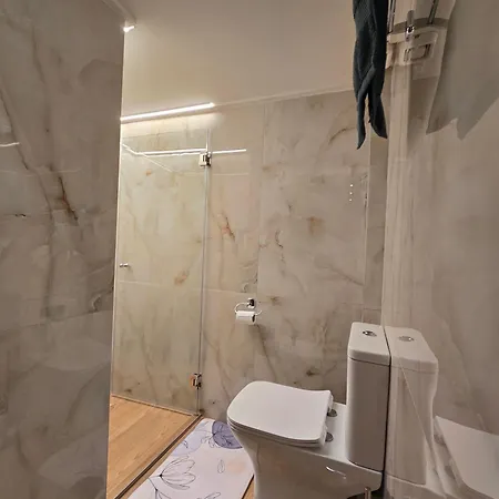 Dream By Metro Apartment *